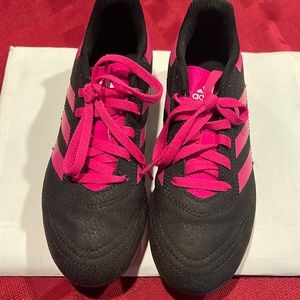 adidas soccer Girls cleates, Size 2 1/2 USA worn twice. Make an offer.